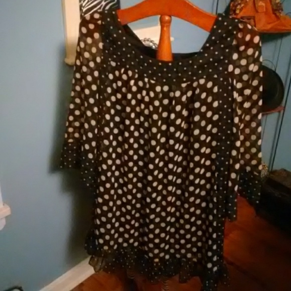 Long tunic top great with leggings - Picture 3 of 4